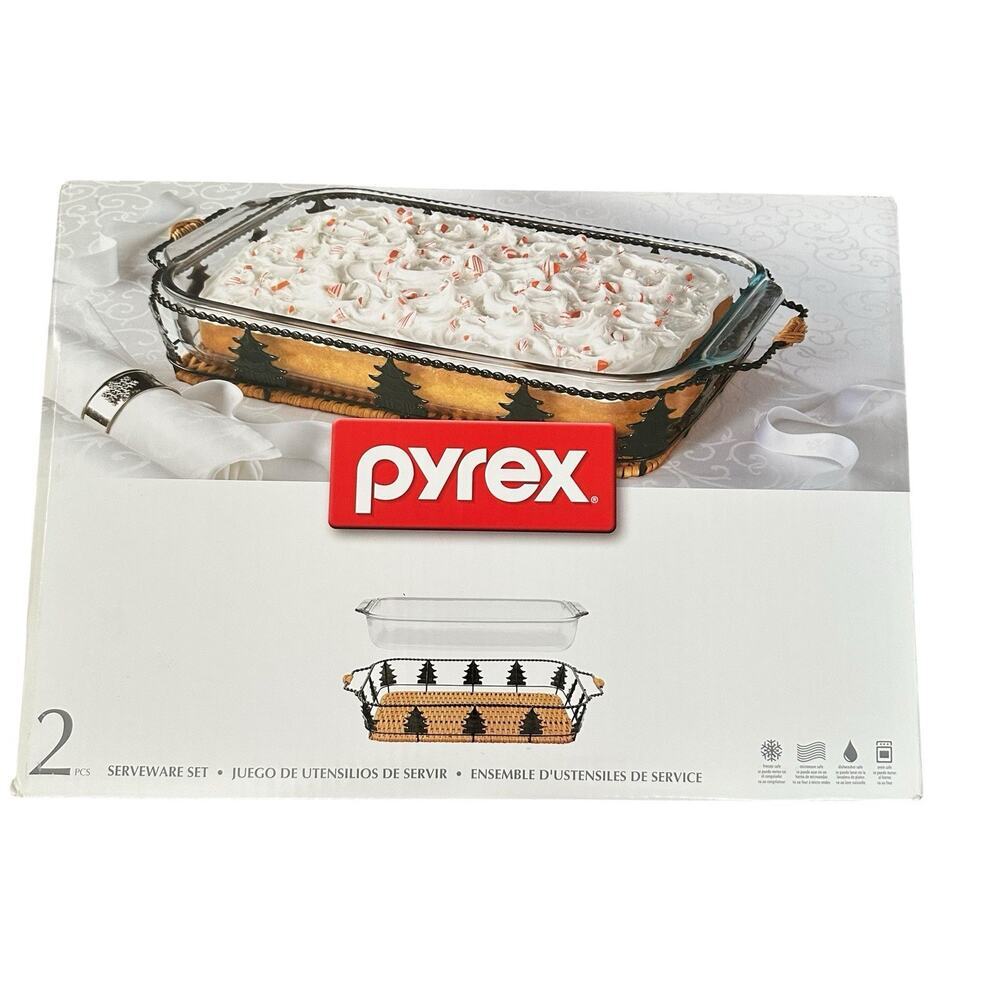 Pyrex 2 Piece Holiday Baking Dish 9x13 Christmas Tree Theme Serving Basket NEW